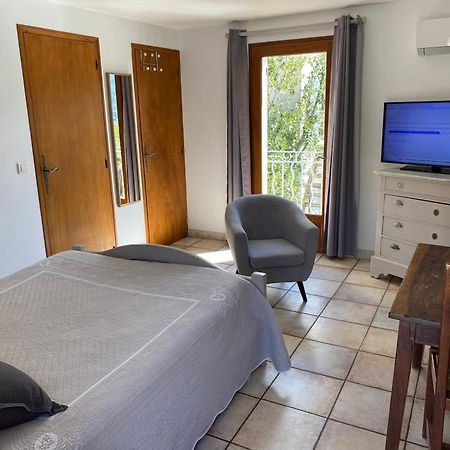 Chambre: une fenêtre sur le Ventoux Plaisians Extérieur photo