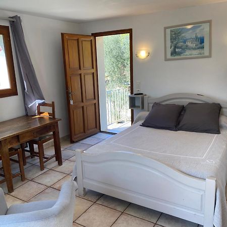 Chambre: une fenêtre sur le Ventoux Plaisians Extérieur photo