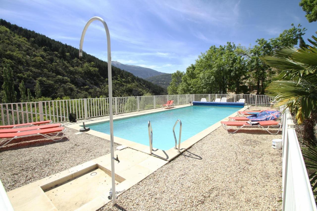 Chambre: une fenêtre sur le Ventoux Plaisians Extérieur photo