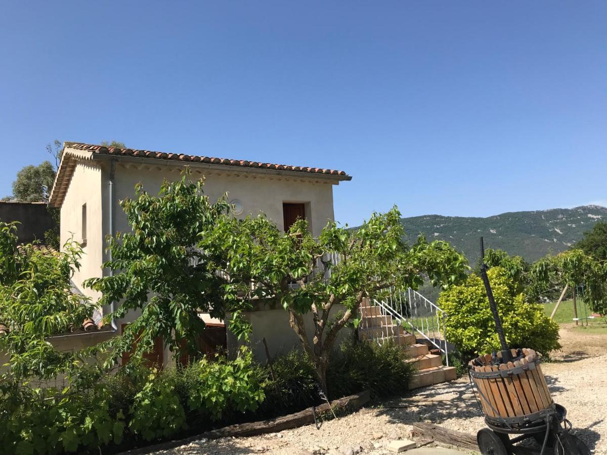 Chambre: une fenêtre sur le Ventoux Plaisians Extérieur photo