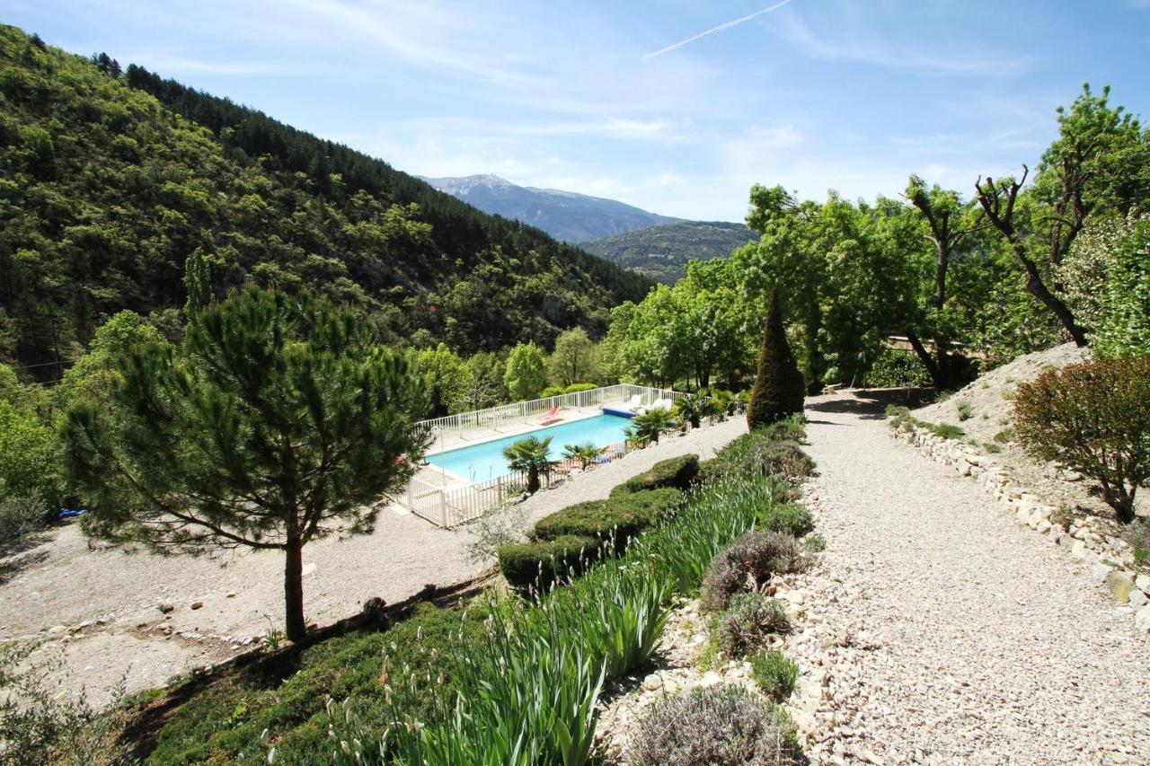 Chambre: une fenêtre sur le Ventoux Plaisians Extérieur photo
