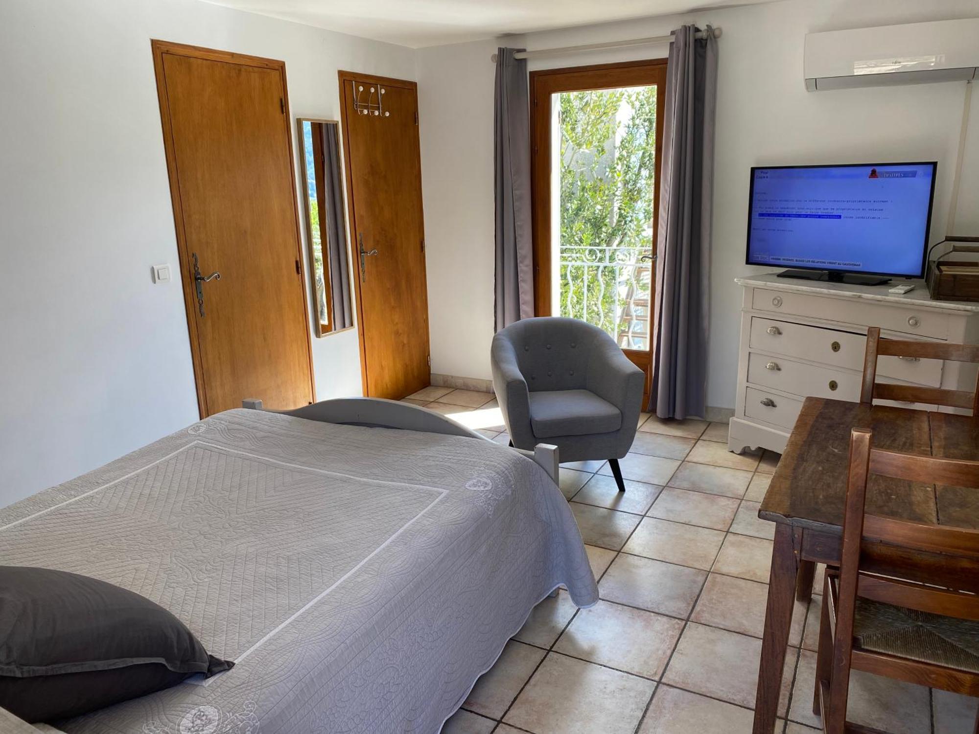 Chambre: une fenêtre sur le Ventoux Plaisians Extérieur photo